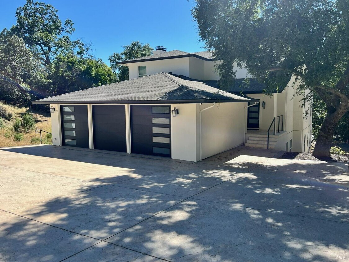 Building Photo - 1241 Laverock Ln