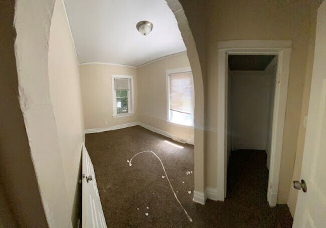 Building Photo - 7617 S Eberhart Ave