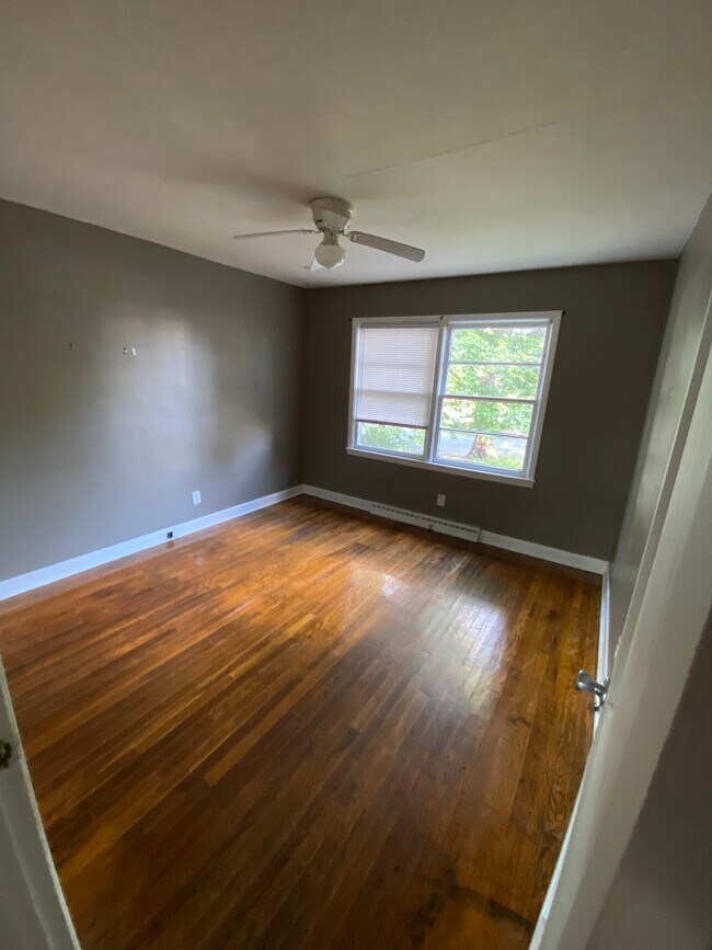 Foto del edificio - 1100 Willowbrook Dr