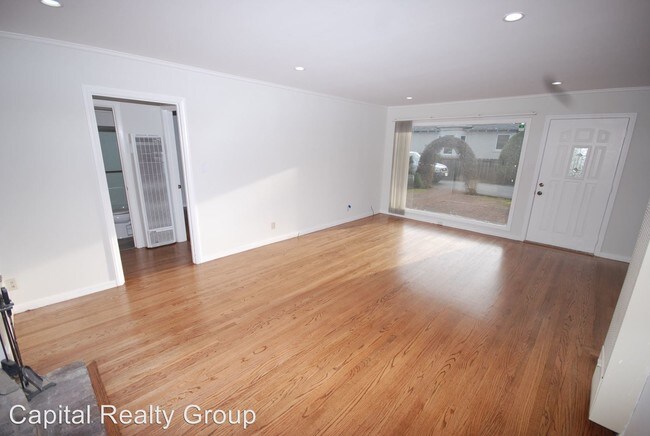 Building Photo - 42-46 Oakwood Dr