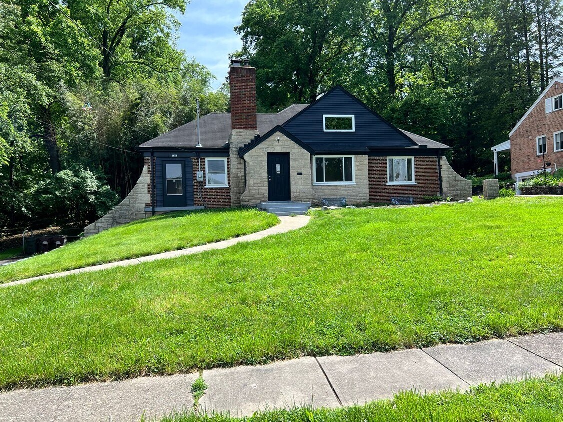 Primary Photo - Renovated and charming Golf Manor Home