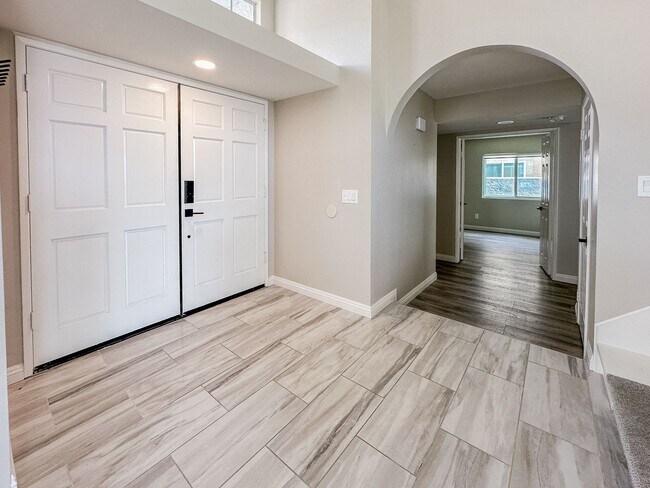 Foto del edificio - Stunning 5 Bed, 3 Bath Two-Story in Rancho...