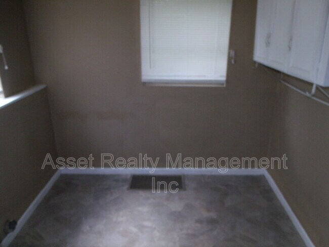 Foto del edificio - 8507 Foust Dr