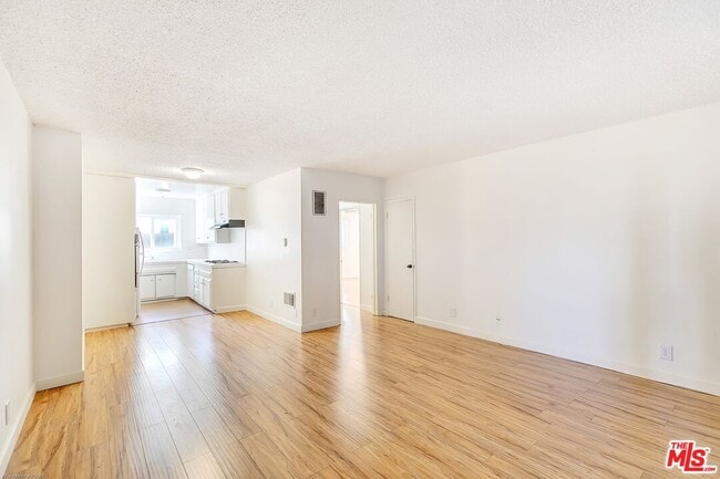 Building Photo - 2332 S Beverly Glen Blvd