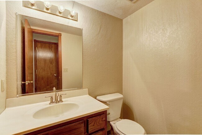 Building Photo - 10616 White Oak Canyon Rd, Oklahoma City, OK 73162