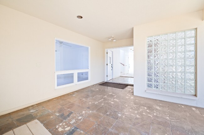 Building Photo - 3388 Kilauea Ave
