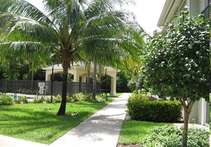 Foto principal - Emerald Dunes Apartments