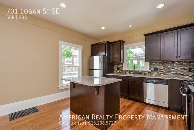 Foto del edificio - 701 Logan St SE