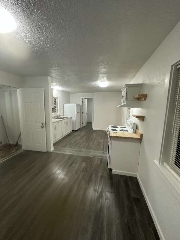 Foto del edificio - 4975 Breanna Ln NE