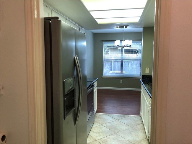 Building Photo - 512 Eberhart Ln