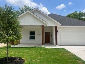 Building Photo - 2853 S Hills Ave