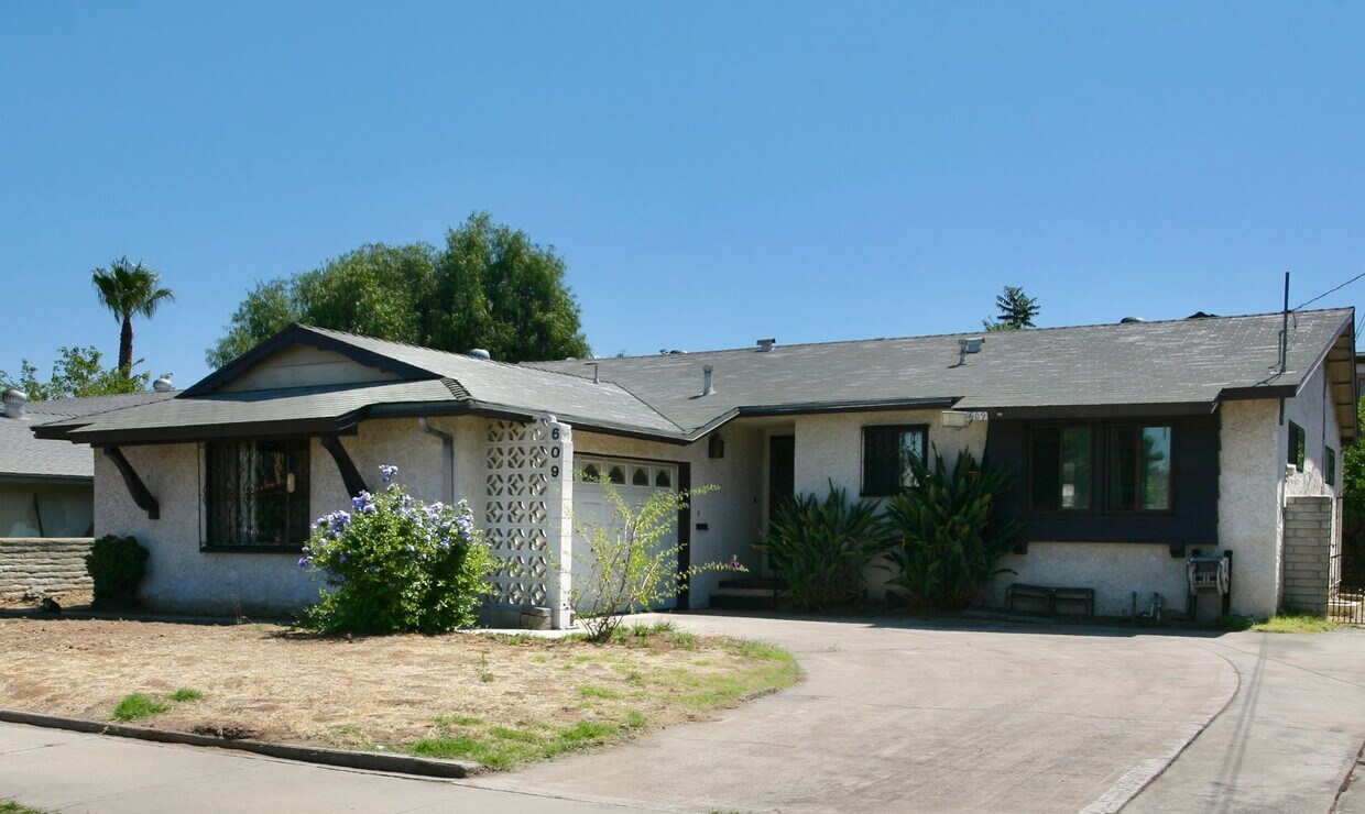 Primary Photo - Single Level Home in Great Area!