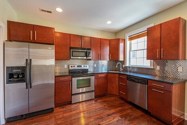 Foto del edificio - 2620 Webster St