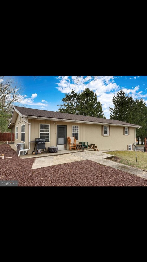 Foto principal - 63 Clay Slate Rd