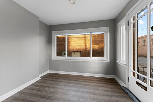 Foto del edificio - 212 W 8th Ave