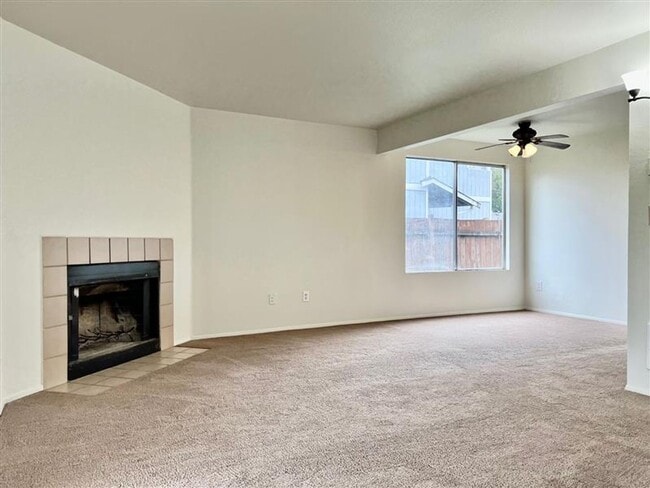Building Photo - 1283