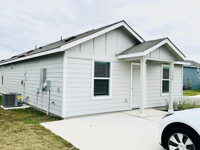 Foto del edificio - 100 Louisa Ln