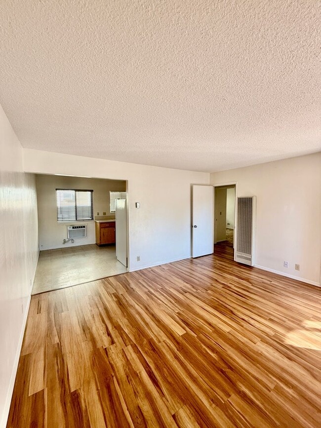 Foto del edificio - 287 E Elm St