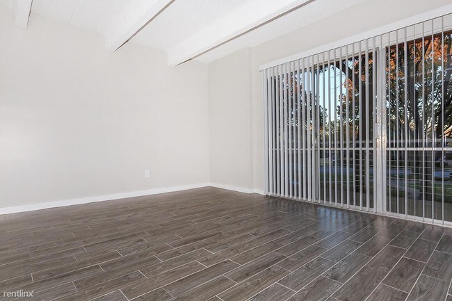 Foto del edificio - 6036 Ridgecrest Rd