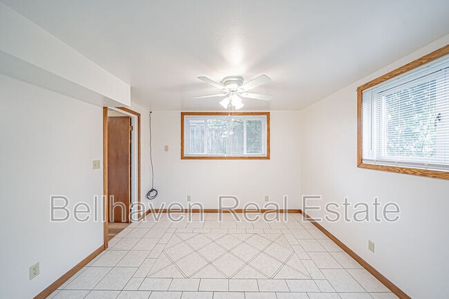Foto del edificio - 615 Crestview Ave