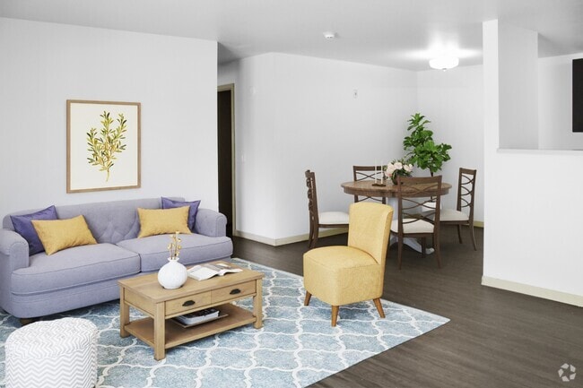 Living & Dining Space - Pheasant Ridge