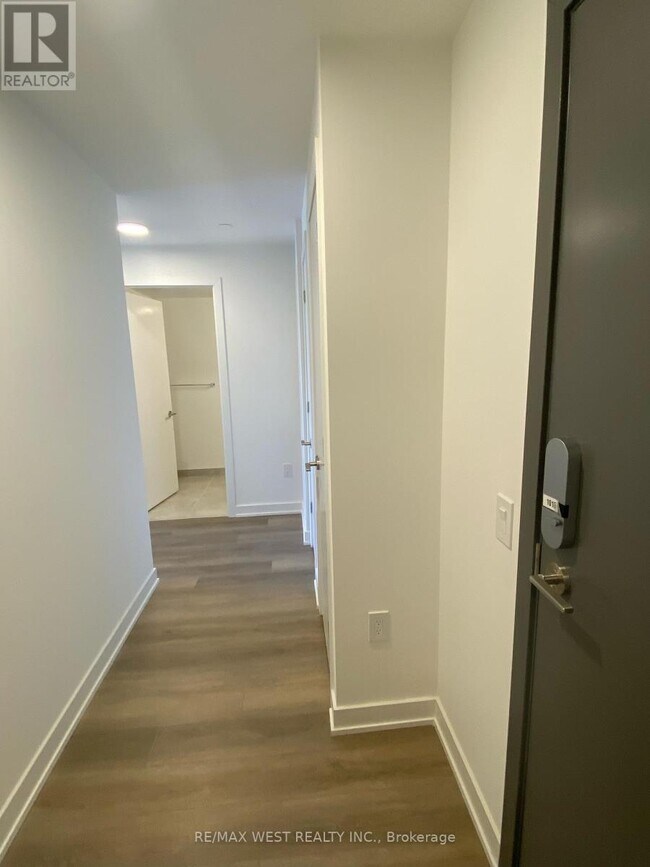 Building Photo - 9 Tecumseth St.