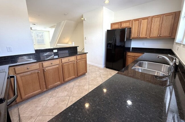 Building Photo - 960 Millbrae Ct