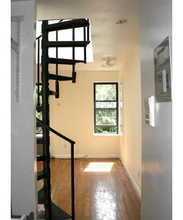 Primary Photo - 122 E 7th St