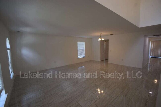 Foto del edificio - 5123 Spanish Oaks Dr