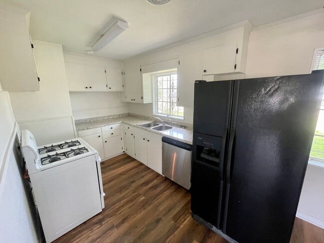 Building Photo - 3 Bedroom in Pearl Ms!