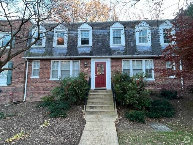 Building Photo - 1806 Key Blvd