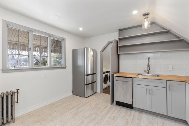 Building Photo - 75 W Ashland St