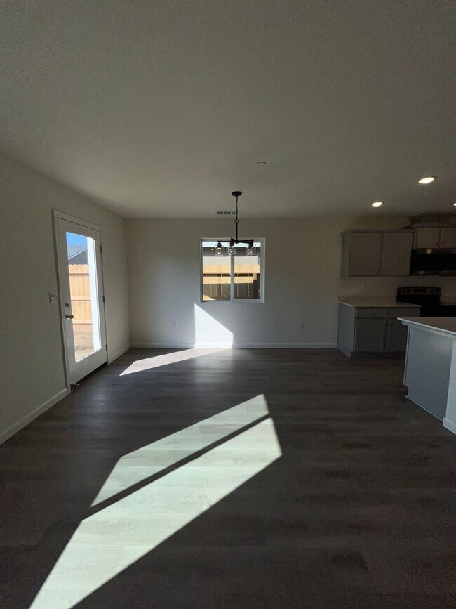 Foto del edificio - Brand new built! Available Now!