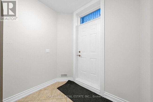 Building Photo - 106 Nipigon Ave