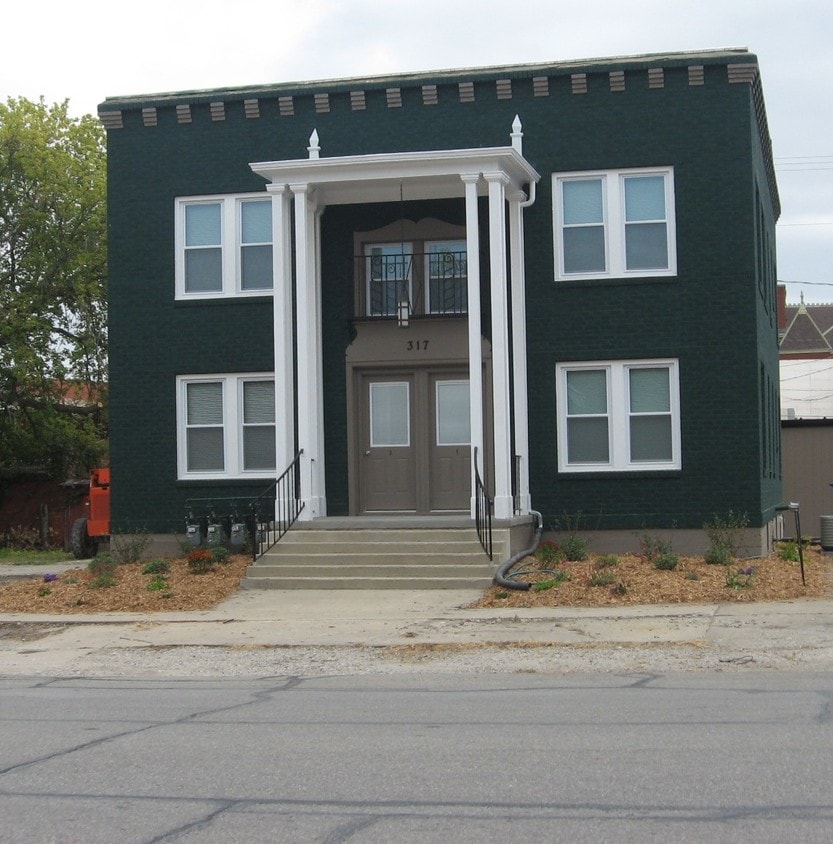 317 S Walnut St Unit 1, Ottawa, KS 66067 317 S Walnut St Ottawa, KS