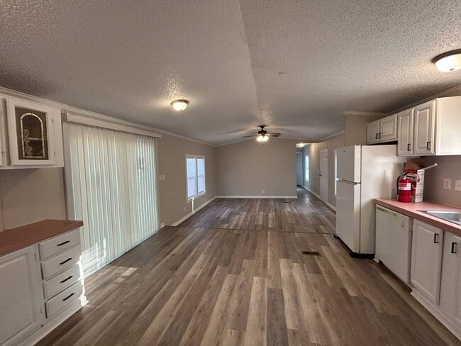 Building Photo - 52 White Oak Village