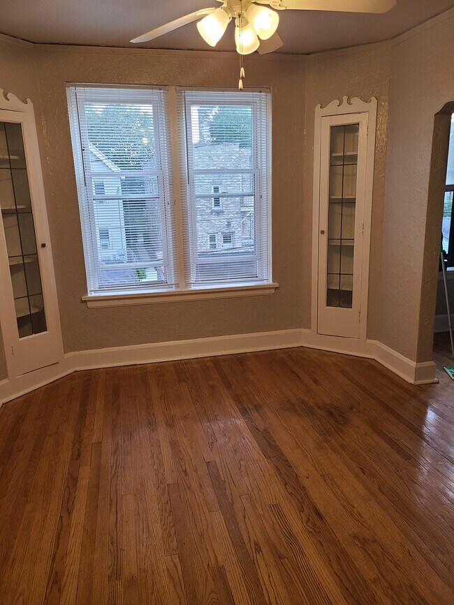 Foto del edificio - 2937 N Bartlett Ave