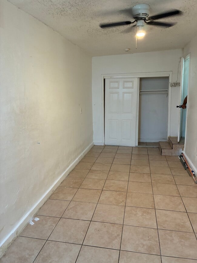 Building Photo - 3314 Del Mar Ave