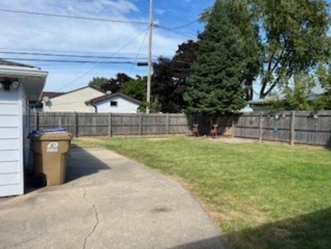 Foto del edificio - Charming 3 Bedroom, 1.5 Bath Home on the South Side of Kenosha