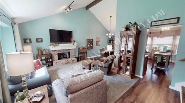Building Photo - Beautiful Updated 3 Bed 3 Bath Home in Ove...