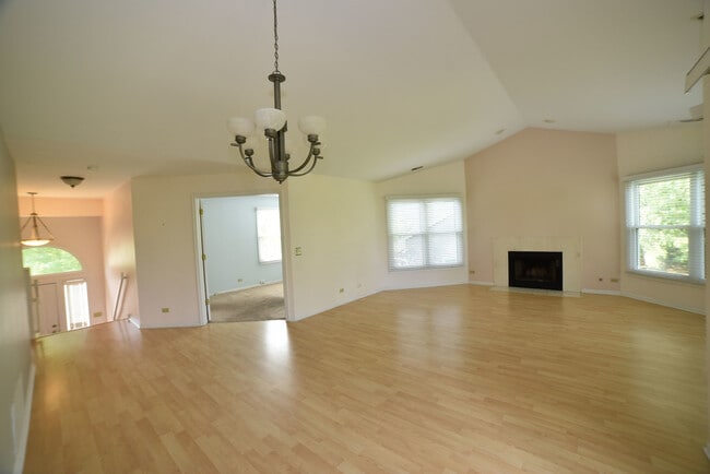 Building Photo - 2545 Live Oak Ln