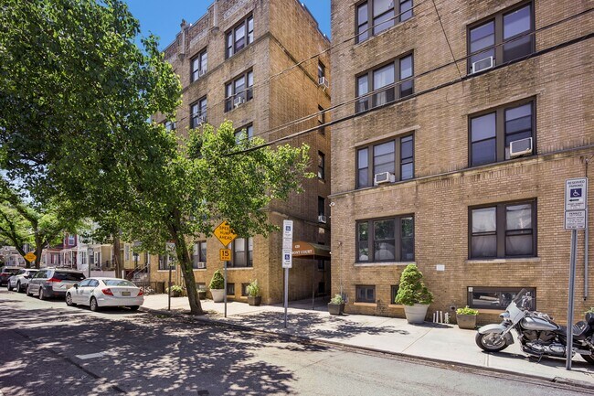 Building Photo - 429 Fairmount Ave