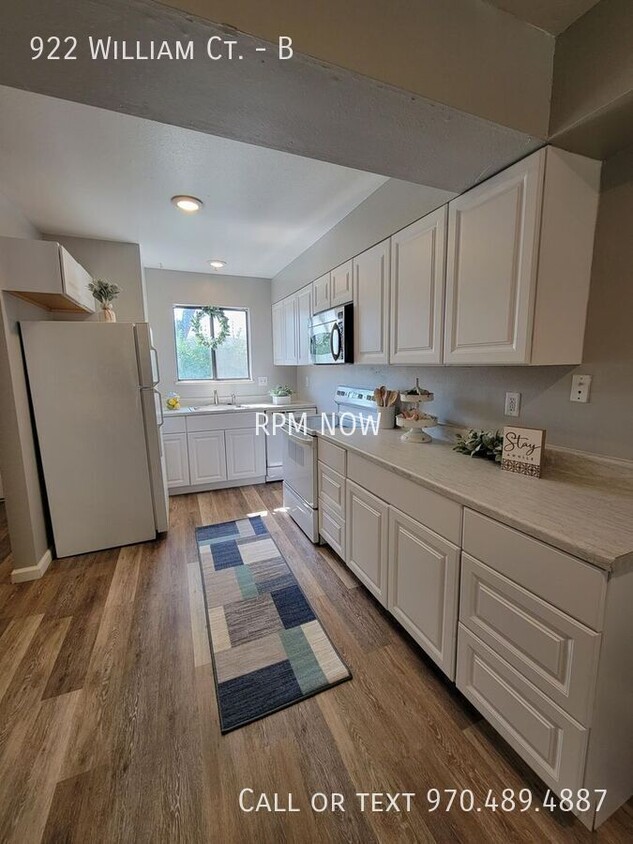 Primary Photo - 2 LARGE bedrooms, 1.5 bath unit, across th...