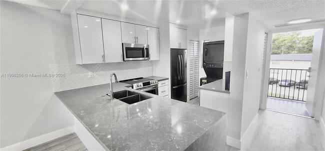 Foto del edificio - 8040 N Colony Cir