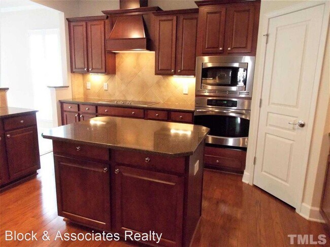 Building Photo - 5 br, 3 bath House - 1404 Ventnor Pl