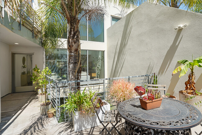 Private Deck - 712 Bryant St
