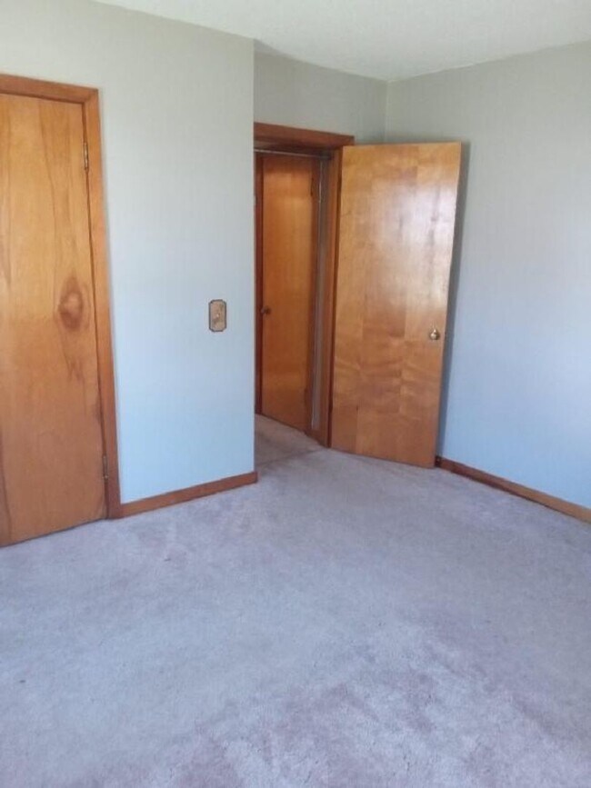 Building Photo - 2 bedroom house in Lohrville now available...
