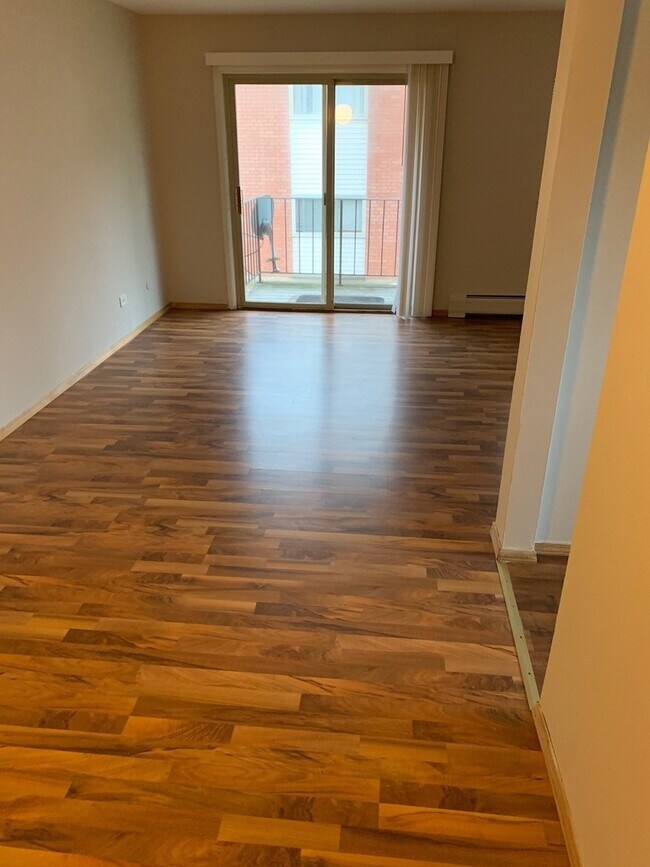 Building Photo - 703 E Fullerton Ave