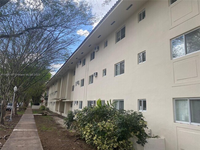 Foto del edificio - 1014 Salzedo St