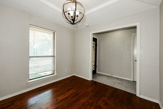 Building Photo - 904 Fairfield Ln